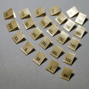 Tersedia 75 sampai 185 ukuran garmen Satin label XXS XS S M L XL XXL 3XL F label ukuran dicetak emas untuk pakaian