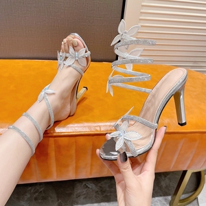 Sandalias de tacón fino con lazo para mujer, sexy, con punta abierta y diamantes de imitación, modelo 2024 de verano, que realzan el pie. - Product Image 1