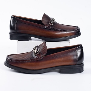 Chaussures à enfiler en cuir véritable marron brillant de haute qualité avec logo personnalisé, confortables et légères pour les affaires ou l'usage quotidien en automne - Product Image 4