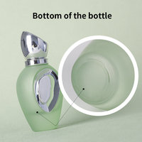 Flacon de parfum vert moderne avec capuchon de 43 mm, pulvérisateur argenté, couvercle chromé, accent avant ovale, emballage de parfum, bouteille en verre