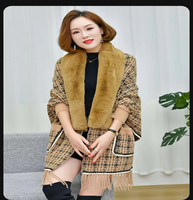 Poncho cape cardigan en maille fine pour femme avec bordure en fausse fourrure