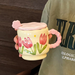 Taza de cerámica con diseño de tulipanes, con tapa y asa, estampado de flores, regalo para amigos, regalo de cumpleaños, verano 2024 - Product Image 1
