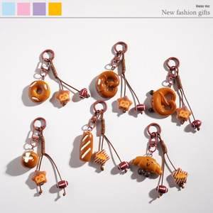 Nuovo Portachiavi in Resina a Forma di Pane Cartoon, Ciondolo Decorativo per Borse, Piccolo Regalo per Auto e Zaini, Little Red Book - Product Image 2