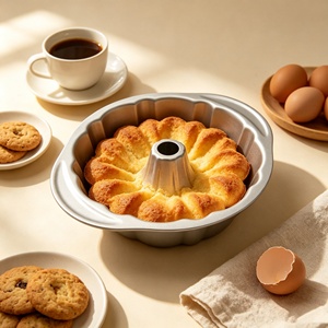 Vente directe : Moule à tube cannelé de 9,5 pouces avec revêtement antiadhésif premium pour la cuisson de gâteaux à la maison - Product Image 2