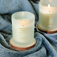Bougie artisanale de décoration d'intérieur luxueuse personnalisée, cire de soja longue durée avec pot en céramique et grain de marbre en bois parfumé
