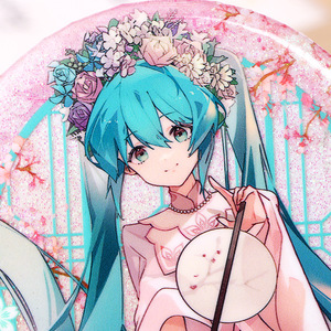 Badge en étain style anime Xin Ding, broches personnalisées imprimées 34623 pour les fans et les collectionneurs - Product Image 4