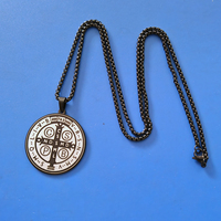Colliers catholiques en acier inoxydable Saint Benoît, accessoires religieux, protection, dévotion, croix, inscriptions, pendentif
