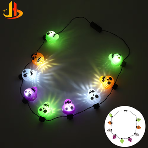 Collier LED Lumineux d'Halloween avec 9 Lumières, Tête de Mort Réutilisable Écologique pour Fêtes Costumées et Cérémonies de Remise des Diplômes - Product Image 3