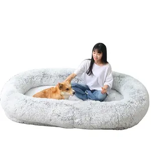 Large shared bed for humans and dogs, made of artificial fur and fluffy dog bed, detachable and washable