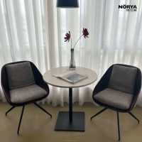 Chaise de salle à manger moderne NORYA avec dossier et base en métal et assise en tissu pour le mobilier de salon et de salle à manger