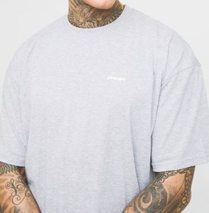 Ensemble de survêtement athlétique 2 pièces gris chiné, comprenant un T-shirt oversize à coupe carrée avec imprimé officiel et un short oversize à empiècements - Product Image 3