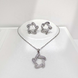 Conjunto de joyería nupcial de cobre al por mayor con mariposas, chapado en rodio, de lujo indio, elegante, con circonitas, para mujer, que incluye collar y pendientes. - Product Image 2