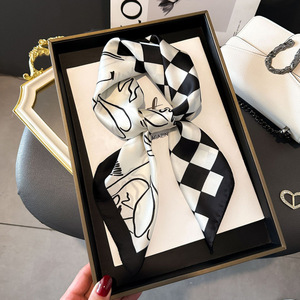 <span class=keywords><strong>Foulard</strong></span> Femme 2026 – Bandana Minimaliste Noir et <span class=keywords><strong>Blanc</strong></span> Effet <span class=keywords><strong>Soie</strong></span> – Accessoire Polyvalent pour Cheveux et Sac - Product Image 3