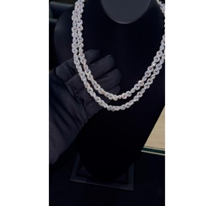 Chaîne cubaine en moissanite diamantée, best-seller, avec pierres étincelantes pour une collection de bijoux moderne, disponible à prix réduit - Product Image 3