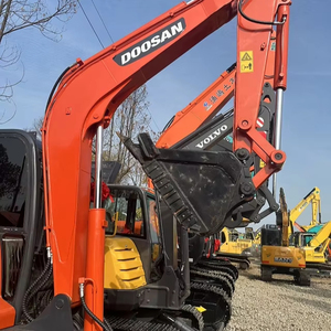 Excavatrice Doosan DX60-9C, modèle 2023, fabrication coréenne, poids opérationnel de 6 tonnes, capacité de la benne de 0,21 m, bon état, moteur - Product Image 4