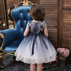 <span class=keywords><strong>Blue</strong></span> V Blossom girl Air - Series Princess Une fille de 10 ans. - Product Image 2