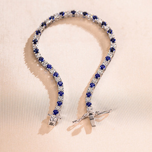 Pulsera de Silicona con Dijes de Tenis Unisex Personalizada, Moda 2024, Joyería de Fiesta con Zafiro, Venta al Por Mayor - Product Image 1