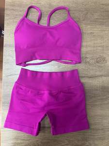 Conjunto Deportivo Dinámico para Mujer 2025 Sin Costuras para Yoga de 2 Piezas Conjunto de Shorts de Entrenamiento Top Deportivo con Espalda Descubierta y Shorts con Efecto Fruncido Ropa de Fitness - Product Image 4