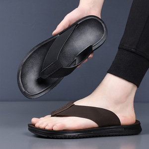 Sandales d'été pour hommes, tongs à bout ouvert, semelle extérieure en PU, semelle intermédiaire en EVA, sandales décontractées de plage, à enfiler, couleur unie, doublure textile, fabriqué en Chine - Product Image 1
