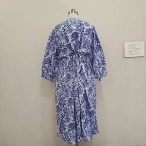 Robe midi en coton imprimé floral style Kyra, légère et décontractée pour femmes - Product Image 5