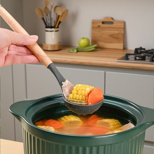 ทัพพีซิลิโคนทนความร้อนพร้อมด้ามไม้ ชุดช้อนเสิร์ฟอาหารแบบไม่ติดกระทะ สำหรับใช้ในครัว 4 ชิ้น - Product Image 4