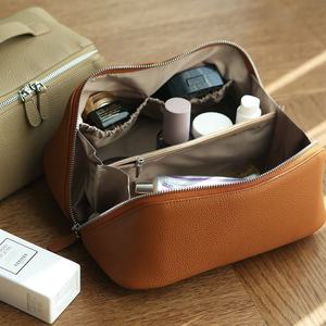 Sac de <span class=keywords><strong>rangement</strong></span> de <span class=keywords><strong>maquillage</strong></span> en cuir PU bon marché direct d'usine de la Chine sac de <span class=keywords><strong>maquillage</strong></span> de grande capacité étui de voyage portable sac cosmétique pour femmes - Product Image 2