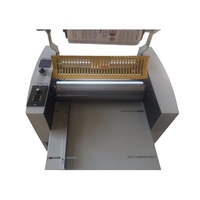 Machine à plastifier manuelle à chauffage par huile avec alimentation par courroie, plastifieuse double face à chaud et à froid avec découpe et rembobinage pour imprimerie