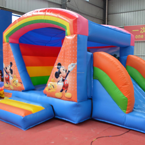 Castello Gonfiabile Stile Cartone Animato con Top Arcobaleno, Casa Commerciale Colorata per Salti, Ideale per Feste di Bambini - Product Image 1