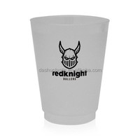 Gobelet réutilisable en PP dépoli de 18 oz avec couvercle personnalisé, logo et couleur imprimés par sérigraphie – Style américain tendance pour les fêtes