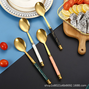 Cuchara de acero inoxidable de estilo nórdico con mango de cerámica, color verde oscuro y dorado, duradera para uso doméstico, para postres, arroz y sopa. - Product Image 2