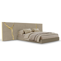 Direkt vom Hersteller: Luxuriöses Modernes Bett mit Goldpoliertem Messinggestell und Samtpolsterung für Zuhause