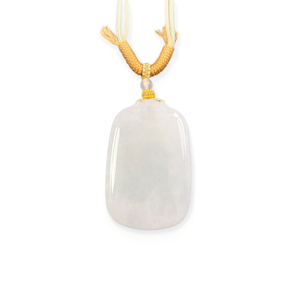 Colgante <span class=keywords><strong>de</strong></span> Jadeíta Birmana Natural <span class=keywords><strong>de</strong></span> Grado A, con la inscripción 'Paz y Seguridad', combinado con un cordón dorado tejido, fresco y elegante. - Product Image 1