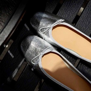<span class=keywords><strong>Scarpe</strong></span> singole da <span class=keywords><strong>donna</strong></span> con décolleté professionali <span class=keywords><strong>scarpe</strong></span> da ballo con arco <span class=keywords><strong>tacco</strong></span> spesso Versatile <span class=keywords><strong>tacco</strong></span> <span class=keywords><strong>medio</strong></span> <span class=keywords><strong>argento</strong></span> <span class=keywords><strong>scarpe</strong></span> singole da <span class=keywords><strong>donna</strong></span> - Product Image 6