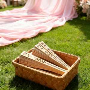 Abanicos de Madera de Sándalo Grabados a Mano, Abanicos Plegables Personalizados para Regalos de Boda y Fiestas, Abanicos Monogramados para Invitados - Product Image 5