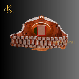 Reloj de cuarzo de diamantes de moissanita Premium con movimiento de precisión Impresionante brillo y diseño atemporal perfecto para un estilo elegante - Product Image 3