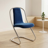 Chaise de salle à manger cantilever moderne en velours bleu roi avec structure en métal chromé, dossier haut et design ouvert pour la maison, la salle à manger et les banquets de restaurant