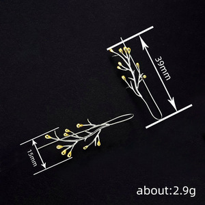 Orecchini Pendenti in Metallo Stile Naturale per Donne, Design Floreale e a Foglia, Gioielli alla Moda, Accessorio Minimalista per Uso Quotidiano - Product Image 3