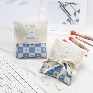 Pochette en coton mousseline bio personnalisée avec logo imprimé pour extensions capillaires, cosmétiques, maquillage, cadeaux, avec rabat anti-poussière - Product Image 3
