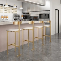 Vente en gros Table de bar et chaises de luxe en marbre léger et luxueux Ensemble chaise haute en cuir avec support personnalisé