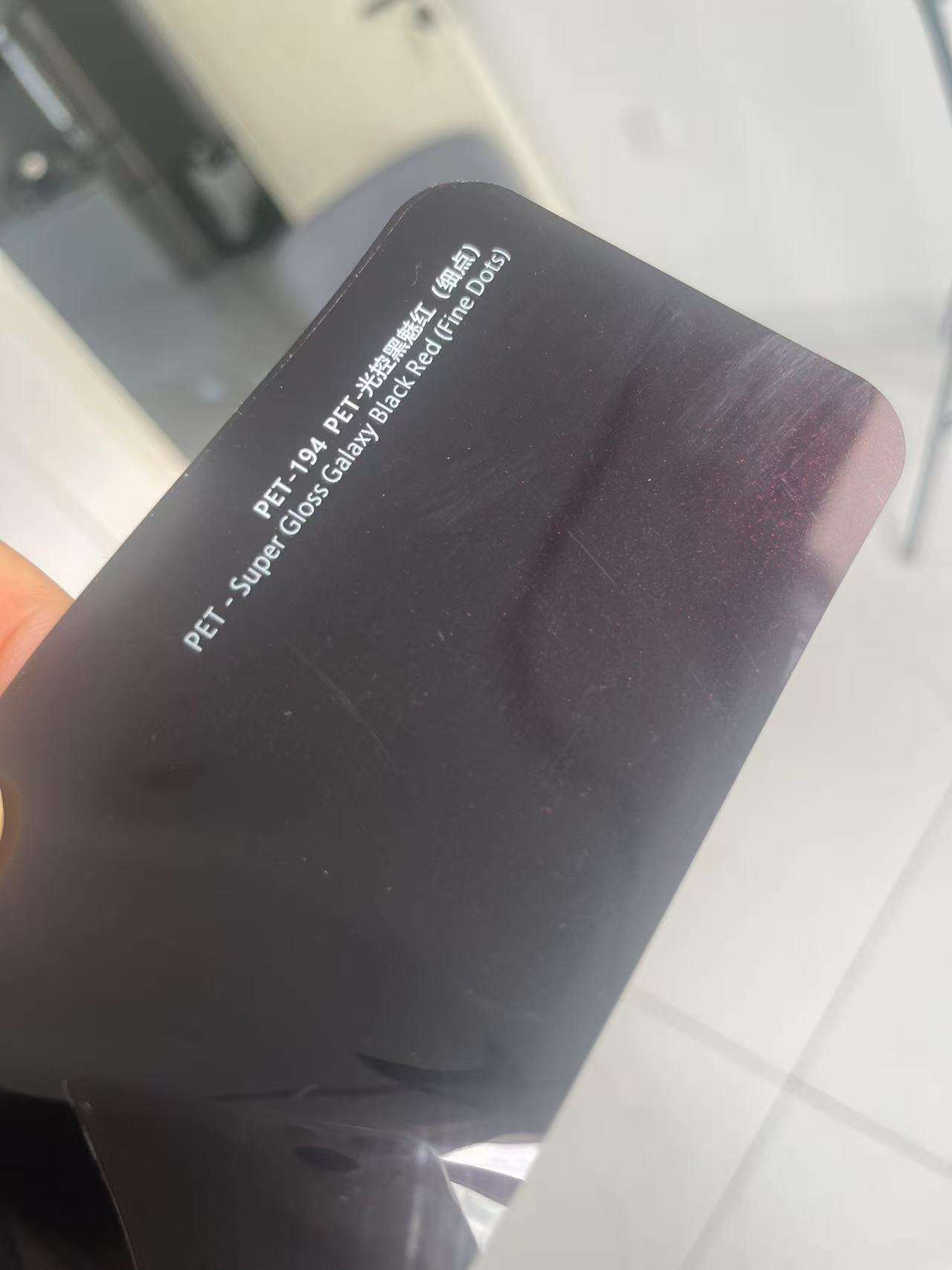 สีดำกาแล็กซี่เงางามพิเศษ แดง (ลายจุดละเอียด)