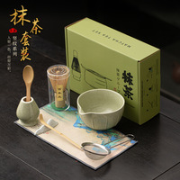 Ensemble Matcha à Rayures Verticales de Luxe Comprenant Chasen, Bol à Matcha Style Urasenke, Passoire, Cuillère à Thé, Pelle à Thé et Accessoires en Céramique