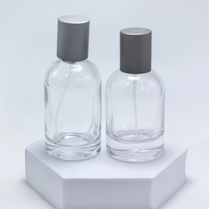 ขวดแก้วทรงกระบอกแบบกำหนดเอง ขนาด 50 มล. 100 มล. สำหรับน้ำหอม พร้อมหัวฉีดและฝาสีเงิน สำหรับบรรจุภัณฑ์ดูแลส่วนบุคคล - Product Image 2