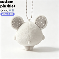 Llavero de peluche de ratón personalizado de fábrica, colgante de peluche de ratón redondo y esponjoso blanco con trébol de cuatro hojas para regalos de la suerte al por mayor