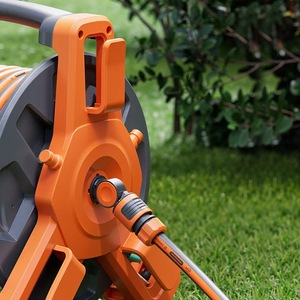 Enrouleur de <span class=keywords><strong>tuyau</strong></span> <span class=keywords><strong>d</strong></span>'<span class=keywords><strong>arrosage</strong></span> avec une capacité de 50 m, fixation murale ou sur pied, connecteur pivotant <span class=keywords><strong>pour</strong></span> une utilisation sans nœuds, pistolet <span class=keywords><strong>d</strong></span>'<span class=keywords><strong>arrosage</strong></span> inclus - Product Image 6