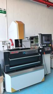 Máquina de Electroerosión por Penetración CNC de 3/4 Ejes de Alta Precisión, Marca <span class=keywords><strong>Ctek</strong></span> Origin de Taiwán - Product Image 2