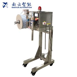 NY-857 automatica deossidante Gel di silice disseccante inseritore di sacchetti per imballaggio verticale orizzontale linea di produzione - Product Image 5