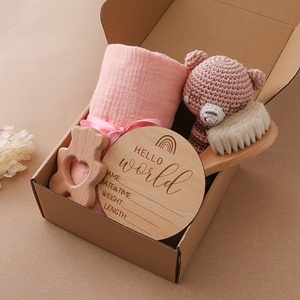 Juego de Regalo de 5 Piezas de Juguetes de Ganchillo Suaves Kaiyue para Bebés Recién Nacidos, Sonajero de Mano, Mordedor de Madera, Sonajero de Hitos, Juego de Regalo para Bebés - Product Image 1