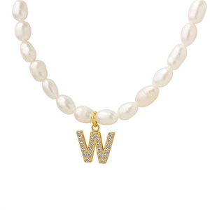 Collar de Alta Calidad con Cadena de Perlas Naturales de Agua Dulce, Acero de Titanio y Colgante con Letra Inicial de 26 Circonitas - Product Image 2