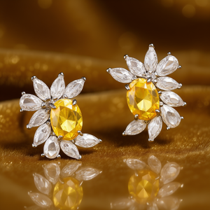 Eleganti Orecchini a Perno con Fiore, Moissanite Ovale Centrale e Accenti di Diamanti Bianchi in Argento 925 per l'Uso Quotidiano Femminile - Product Image 2