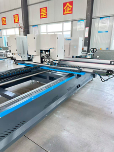 Máquina de soldadura CNC de cuatro esquinas para perfiles de UPVC de alta gama (HFL) con mesa de transferencia de 3 metros, máquina para fabricar ventanas y puertas de PVC - Product Image 4